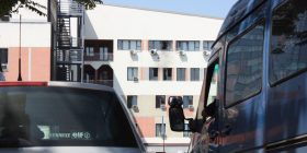 Policia gjen dëshmi relevante të sulmit ndaj Kuvendit (Foto)