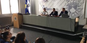 Makolli: Njëri nga të arrestuarit dyshohet se kreu sulmin në Kuvendin e Kosovës