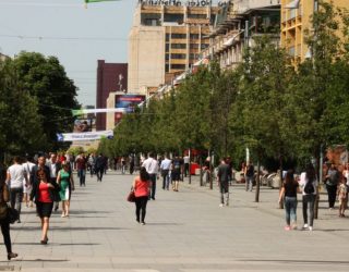 Qytetet në Kosovë të mbipopulluara – Prishtina në kaos