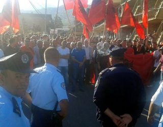 Mediat serbe: Shqiptarët në Mushtisht bënë thirrje për vrasjen e serbëve dhe djegien e kishave (VIDEO)