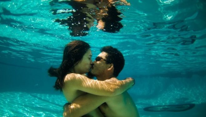 Histori+18/ Femrat rrëfejnë eksperiencat seksuale gjatë pushimeve