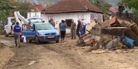 Fillon pagesa e ndihmës me paradhënie për rajonet e vërshuara
