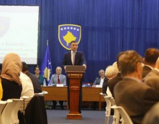 Presioni mbi deputetët mund ta kalojë demarkacionin