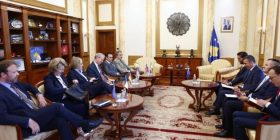 Veseli diskuton për zhvillimet e fundit në vend me ambasodrët QUINT’it