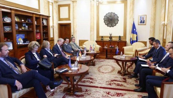 Veseli diskuton për zhvillimet e fundit në vend me ambasodrët QUINT’it