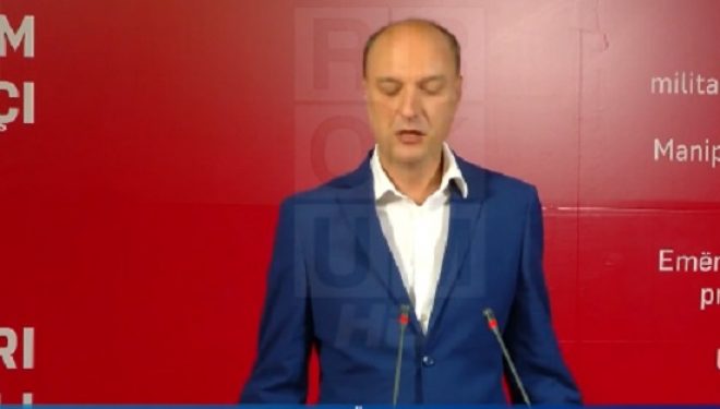 Visar Ymeri e ‘tepron’ i quen ‘derra’ Thaçin, Veselin e Mustafen! (Video)
