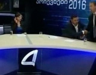 Shikoni se si përdorin grushte dy politikanë në emsionin ‘live’ (Video)