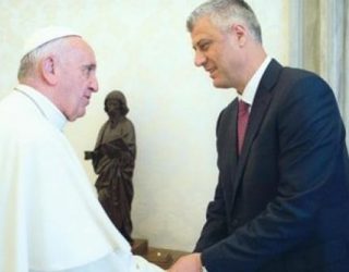 Thaçi: Papa më premtoi se do ta vizitojë Kosovën