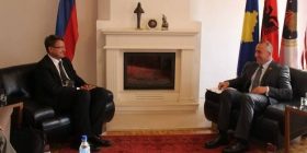 Haradinaj takohet me zyrtarë sllovenë, i falenderon për mbështetjen