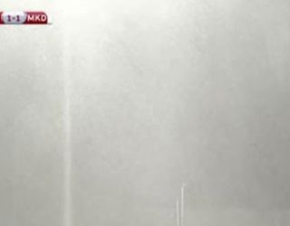 Furtunë në Loro Boriçi, ndeshja ndërpritet 1-1