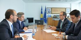Hoti diskutoi me përfaqësuesin e BEI nevojat për financime të Kosovës
