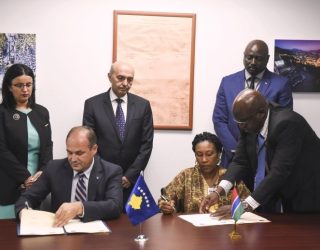 U nënshkrua marrëveshja për marrëdhënie diplomatike me Gambinë