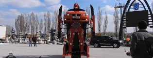Inxhinierët shndërrojnë veturën BMW në një robot(Foto)
