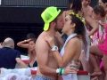 Filmohet duke puthur një të panjohur, anulon dasmën (Video)