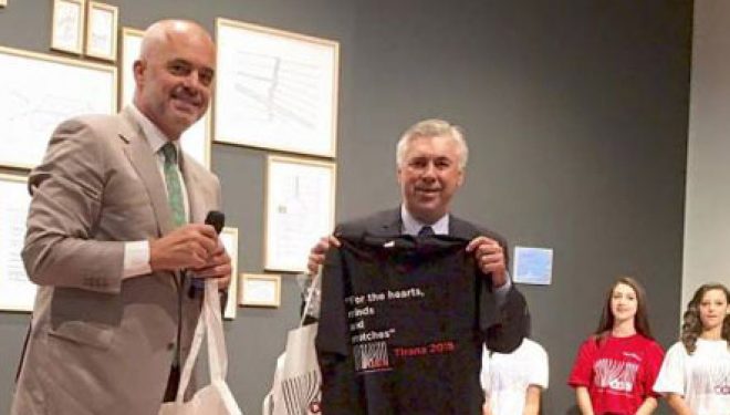 Carlo Ancelotti, në Tiranë. Bashkëbisedim për librin dhe karrierën e tij