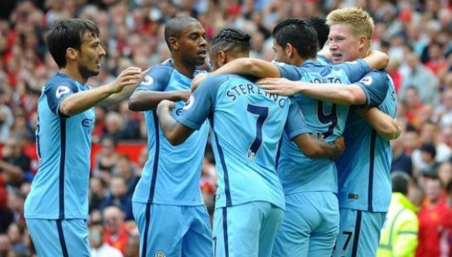 Derbi spektakolar, Man. United gjunjëzohet nga Man. City