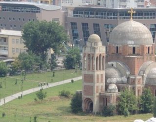 Reagojnë studentët: Priftërinjtë dhe murgeshat nuk i lejojmë në kampusin e UP-së