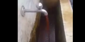 Pas tërmetit, në Studeniçan të Shkupit rrjedh ujë i kuq (Video)