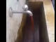 Pas tërmetit, në Studeniçan të Shkupit rrjedh ujë i kuq (Video)