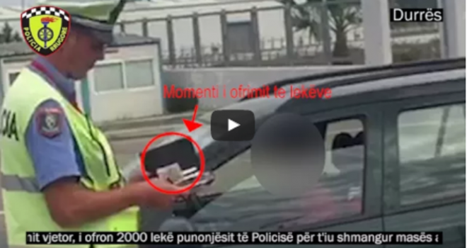 I ofroi ryshfet policit, arrestohet drejtuesi i automjetit (VIDEO)