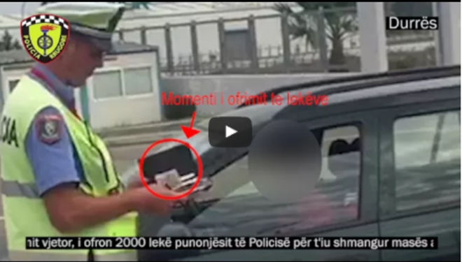 I ofroi ryshfet policit, arrestohet drejtuesi i automjetit (VIDEO)