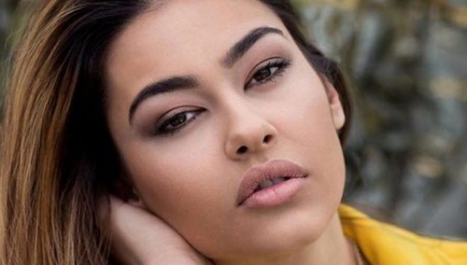Adrola Dushi në pasarelën e “Sherri Hill”
