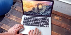 Apple mendon heqjen e portit të kufjeve edhe nga MacBook Pro