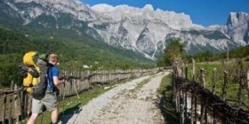Reportazh i BBC: Çfarë mund të na mësojë Shqipëria për besën?