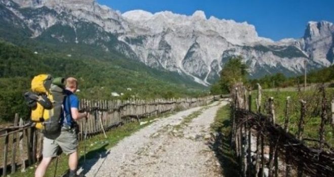 Reportazh i BBC: Çfarë mund të na mësojë Shqipëria për besën?