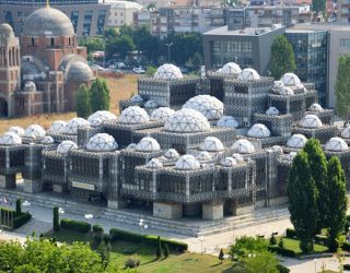 “Mrekullia” e arkitekturës moderne në Kosovë