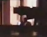 Serbët nuk përmbahen, seks në ballkon (VIDEO +18)