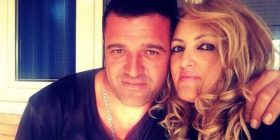 Safetja i bën bashkë burrin e ri dhe vajzat e ish burrit të ndjerë (Foto)