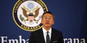 Ambasadori Donald Lu: Shqipëria, në kohën e Al Kapones