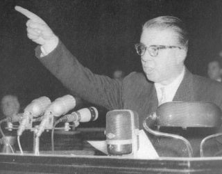 Kur ia përmendën Kosovën, Enver Hoxha qau dhe tha fjalët që Shqipëria i mbajti sekret: Është Kosova, prandaj është edhe Shqipëria… vetëm mbi trupat e tyre, mund të sulmohemi!