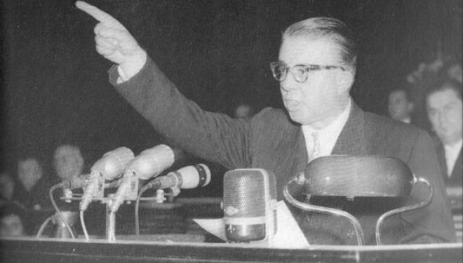 Kur ia përmendën Kosovën, Enver Hoxha qau dhe tha fjalët që Shqipëria i mbajti sekret: Është Kosova, prandaj është edhe Shqipëria… vetëm mbi trupat e tyre, mund të sulmohemi!