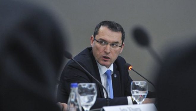 Gecaj ironizon me Visar Ymerin: Ke hequr dorë nga dhuna?