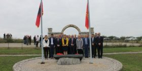 Homazhe te varrezat e heronjve Xhevë e Fehmi Lladrovci