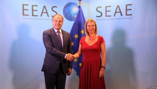 Hoxhaj e Mogherini flasin për dialogun, më shumë presion ndaj Serbisë për zbatimin e marrëveshjeve me Kosovën