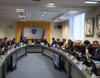 Koalicioni PDK-LDK mbijeton me zor, nuk ka vota të mjaftueshme