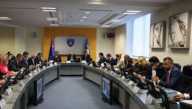 Koalicioni PDK-LDK mbijeton me zor, nuk ka vota të mjaftueshme