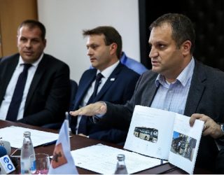 Zyrtare: Nënshkruhet kontrata për autobusët e rinj të Prishtinës (Foto+Video)