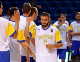 Trajneri i Ukrainës: Kosova luan lojë të papastër, ka shkollë serbe
