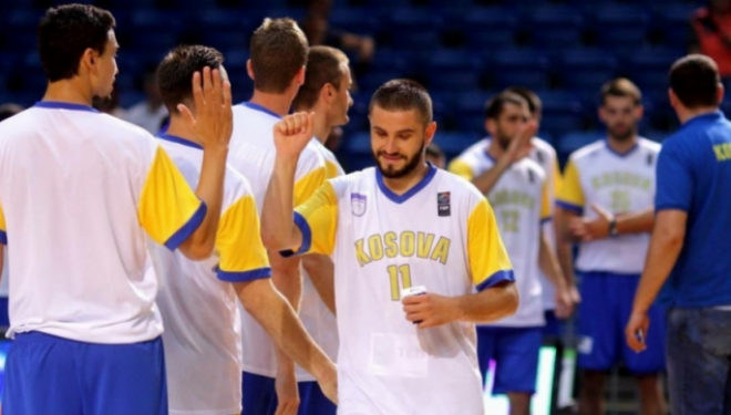 Trajneri i Ukrainës: Kosova luan lojë të papastër, ka shkollë serbe