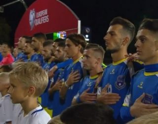 Emocionuese: Himni i Kosovës intonohet për herë të parë në një ndeshje zyrtare (Video)