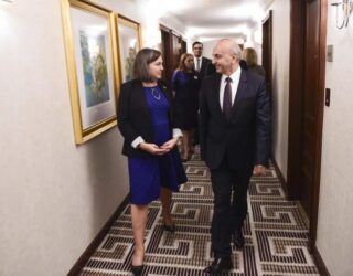 Kryeministri Mustafa takohet me Nuland