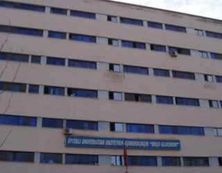 Sorollatja në spitalet shqiptare i merr jetën nënës 35-vjeçare dhe foshnjes së saj, akuzat e forta të familjarëve
