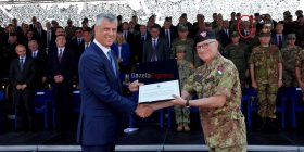 I akuzuari për terrorizëm në ceremoninë e ndërrimit të Komandantit të KFOR’it (Foto)