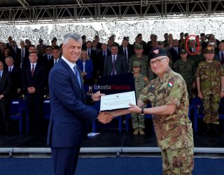 I akuzuari për terrorizëm në ceremoninë e ndërrimit të Komandantit të KFOR’it (Foto)