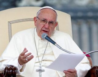 Papa Françesku sulmon gazetarët që nxisin frikë: Edhe thashethemet janë formë “terrorizmi”