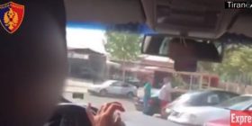 Shpërndanin drogë në Tiranë, në pranga polici dhe bashkëpunëtori (VIDEO)